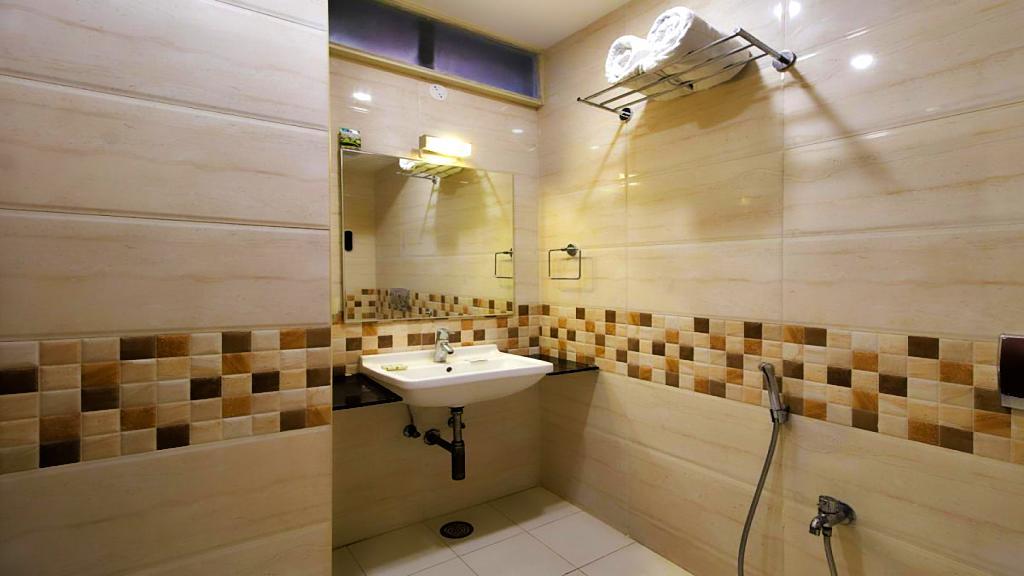 Hotel River View Велор Екстериор снимка